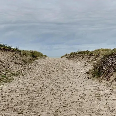 In Near The Beach, Cleaning Included Lägenhet